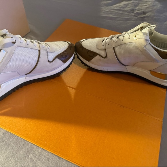 Louis Vuitton Run Away Sneakers 39 - Picture 8 of 8